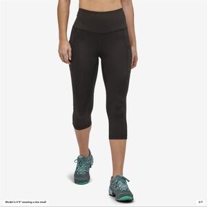 Patagonia Packout Black cropped leggings size xs